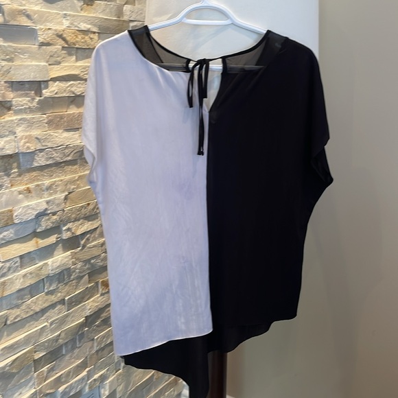 Nygard Black and White Asymmetrical blouse - Picture 4 of 6